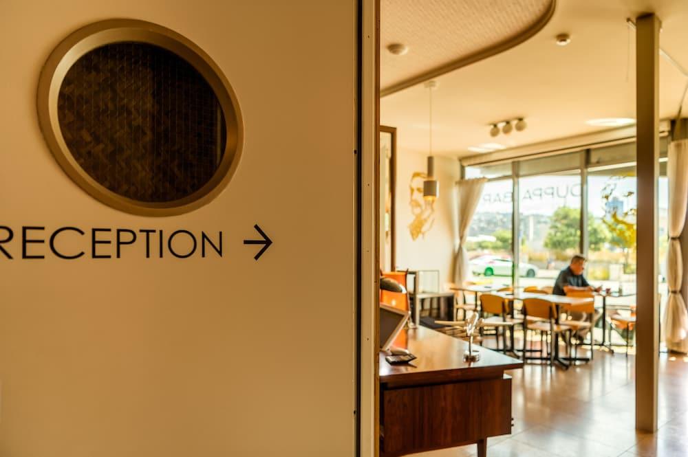 Ohtel Wellington Hotel Bagian luar foto